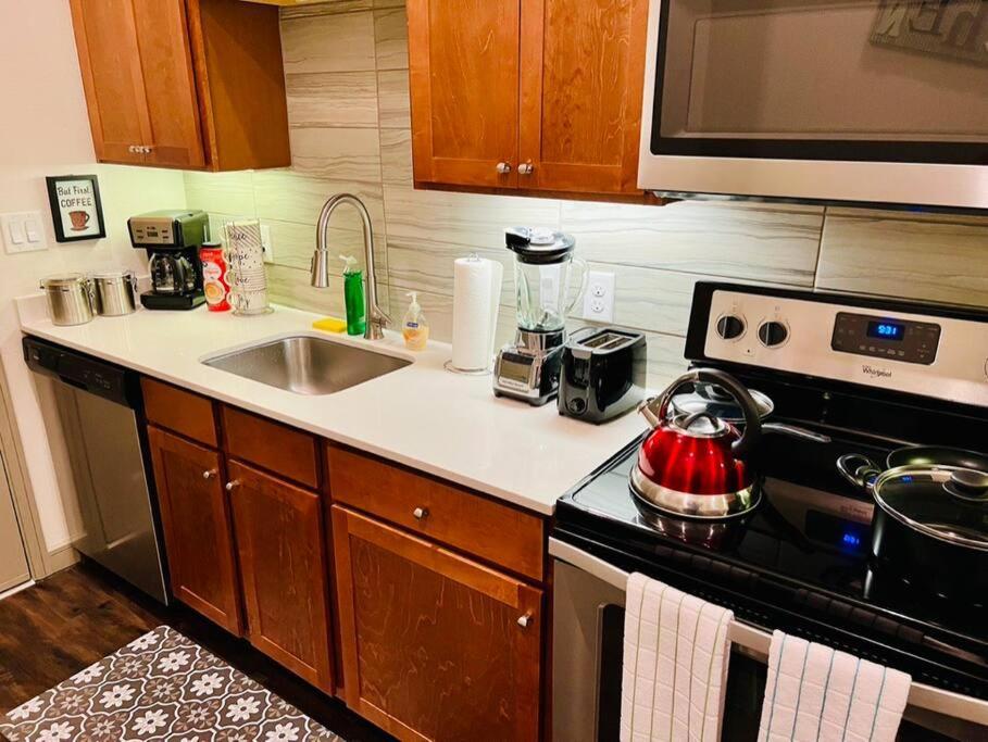 Апартаменты Apto 1 Bed - Kitchen - Free Parking Хьюстон Экстерьер фото